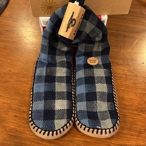 Born Slipper Socks Sherpa Slip Resistant plaid new Mens Shoe Size 6-12